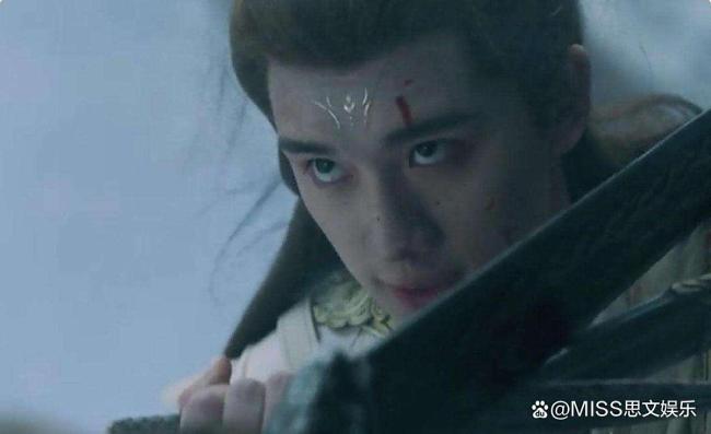 邓超在《刺杀小说家2》中演爽了 赤发鬼对味