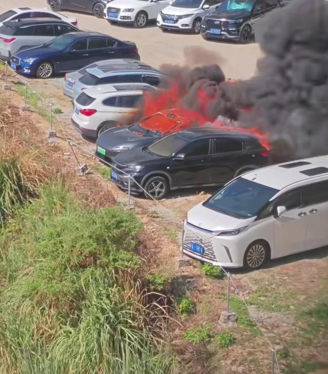 阿维塔回应福建景区车辆起火