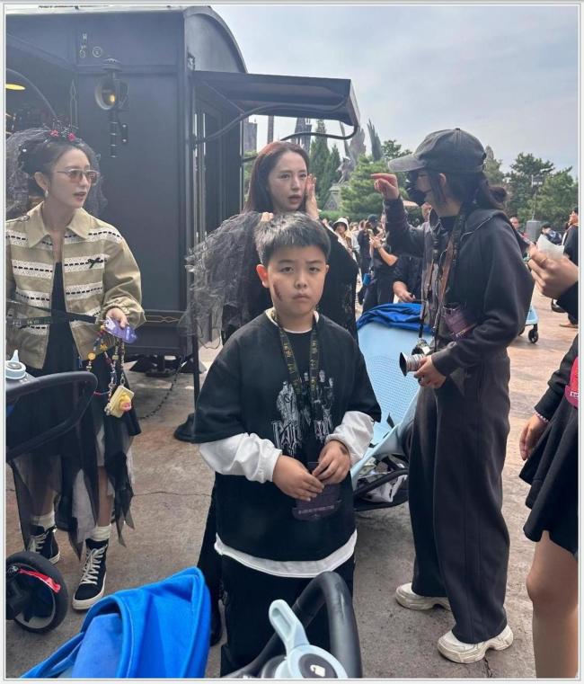 董璇佟丽娅小酒窝朵朵中秋合照