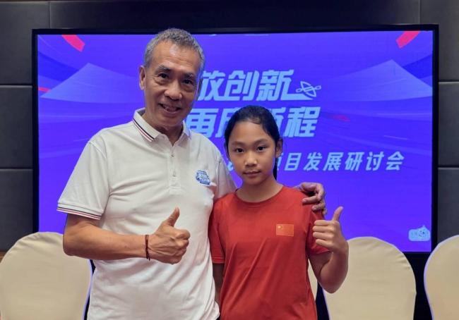 成都四年级女生斩获两项国际冠军 双冠战绩强势回归