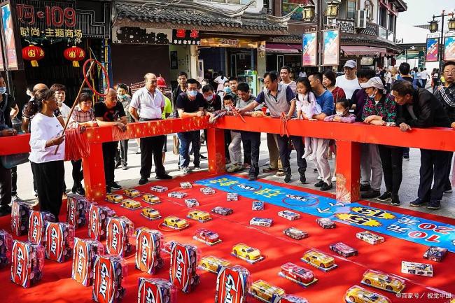 夜市套圈30元1500个圈 火爆出圈的经营智慧