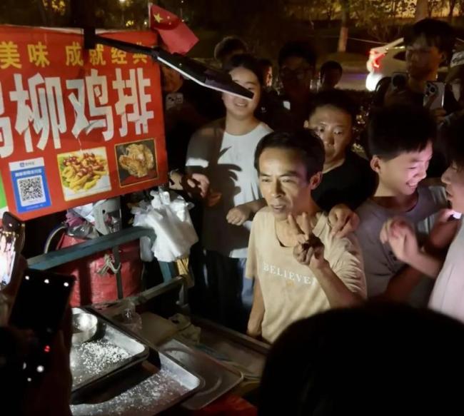 “鸡排哥”回应上央视：这不是我一个人的成功