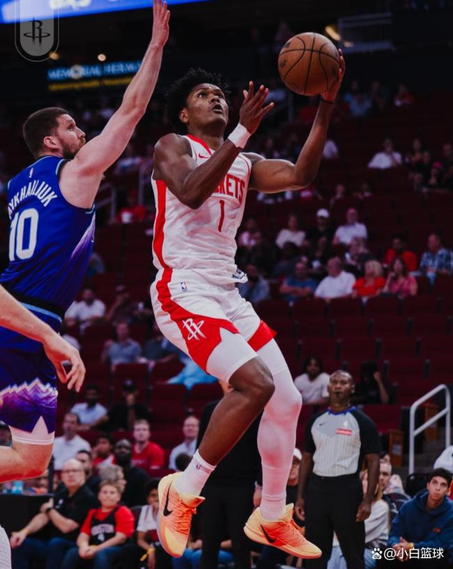 NBA季前赛：杜兰特首秀20分火箭轻取爵士 申京13 13引七人上双 火箭多点开花
