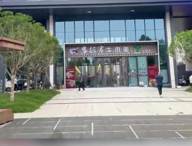 山西运城通报“小区大门改为面馆” 虚假宣传被罚