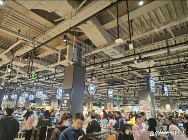 胖东来国庆8天卖了8.2亿 超市比景区更热闹
