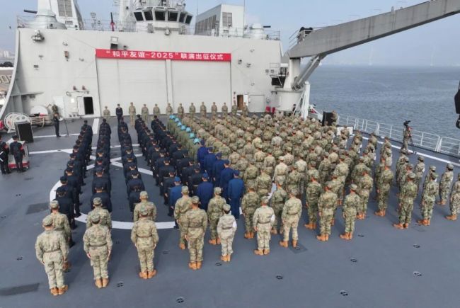 南部战区:700多名官兵 听令出征 中马联合演习启幕