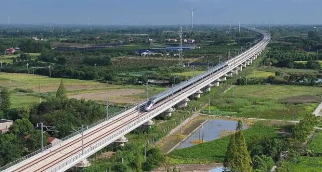 全国铁路今起实行新列车运行图 优化客货运输结构