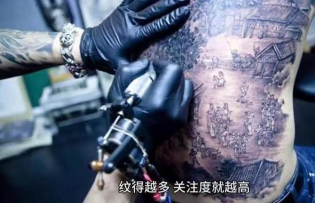 纹面男孩拿到新身份证🪪 告别“黑户”重获新生