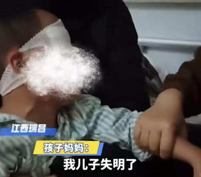 男孩被戳伤失明幼儿园已支付27万 园方处理引争议