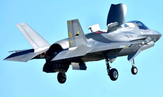 朝鲜“最具威力”核武器亮相 新型潜射导弹震撼登场