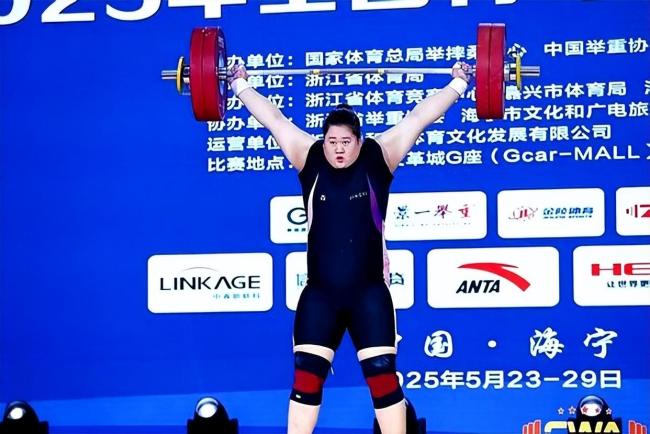 “梦之队”史上最大惨败！世锦赛中国女举0金收官，顶尖大赛首次 历史最低谷