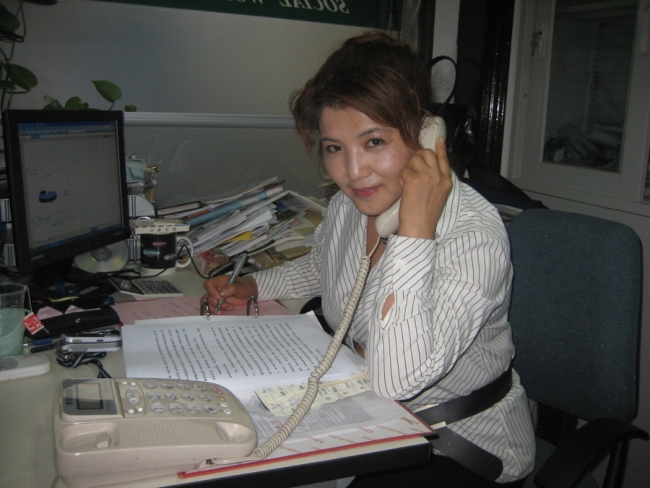 一条戒毒热线的20年 倾听与陪伴的力量