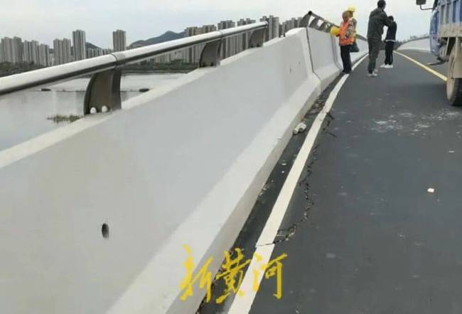 唐山迁西一桥梁疑似移位下沉 安全隐患引关注