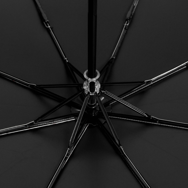 女孩在伞上画画 撑开伞的瞬间被惊艳 行走的艺术品