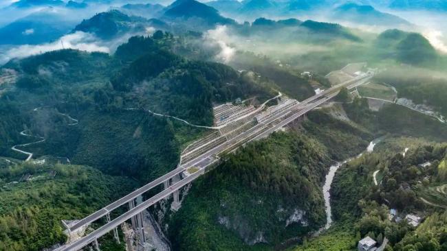 全国铁路实行新列车运行图