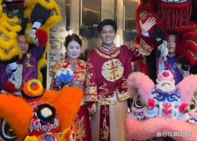 解清帅为奶奶守灵一夜未眠 26载守望终落幕
