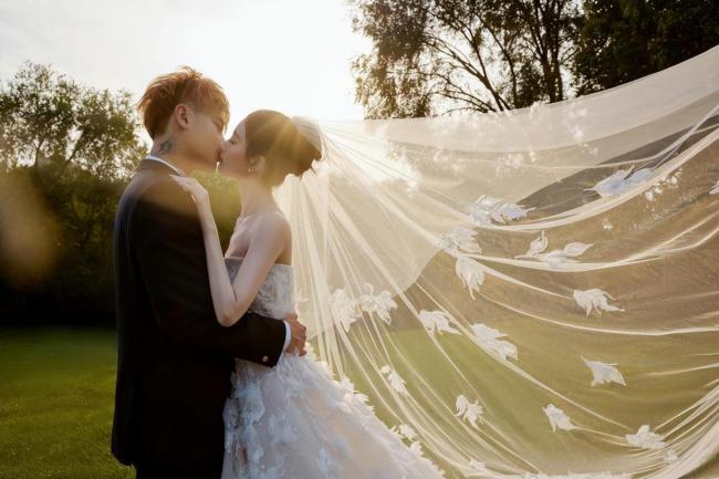 徐艺洋500克拉玻璃戒 婚礼惊喜揭秘