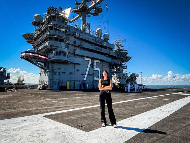 草台班子,美国海军海报放错战舰 乌龙事件引发全球关注