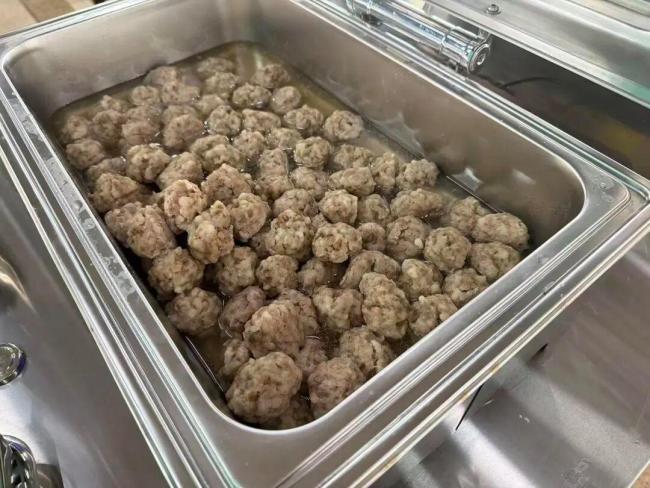 杭州一城区21所中小学设自助餐 学生自主选择更受欢迎