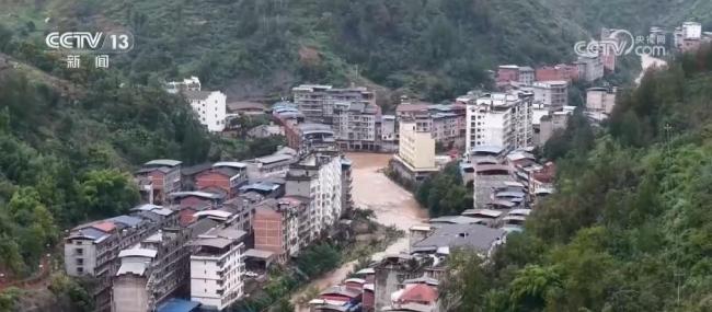 多地断崖式降温一夜入冬 冷空气持续发力