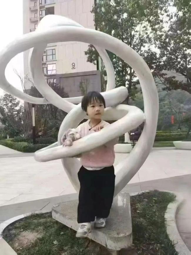 对一名4岁女孩的数千次搜索均已丢失，但搜索失