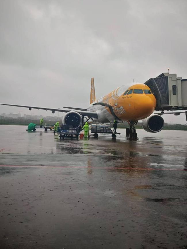 郑州机场部分航班受降雨影响延误