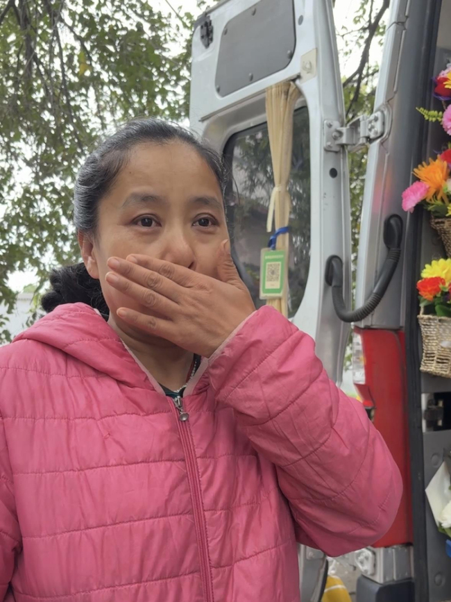 吴石墓前祭奠的市民络绎不绝 电视剧激发缅怀热潮