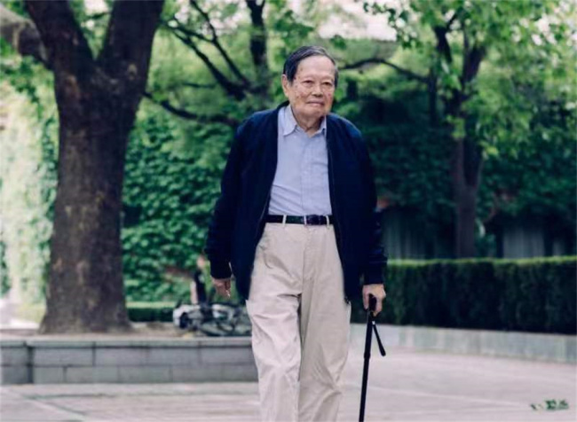 院士葛墨林谈杨振宁：小事情大先生