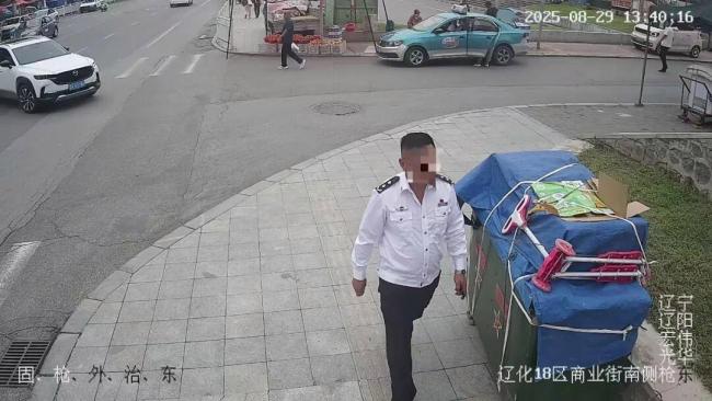 男子穿假警服到派出所指导工作