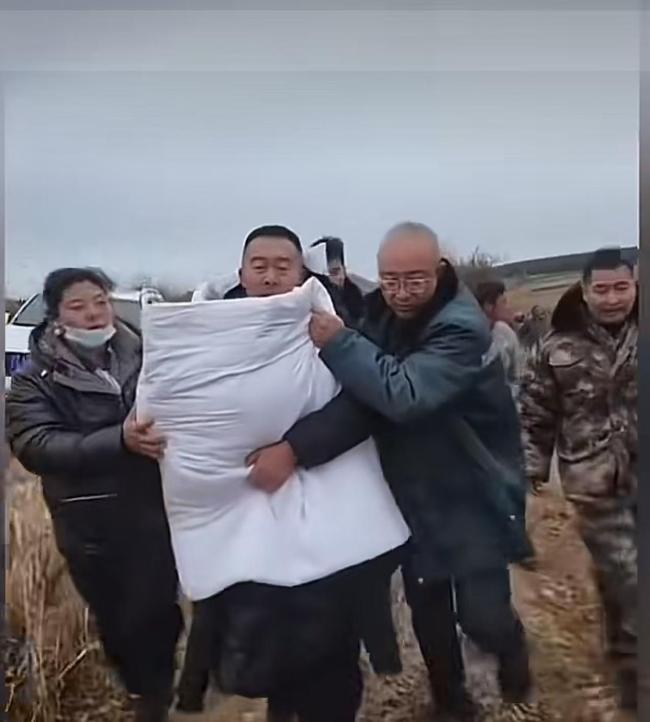 村干部讲述3岁女童获救经过 山沟奇迹生还