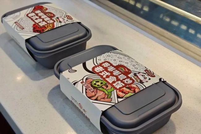 国铁成都局高铁盒饭上新 现炒美味添家味