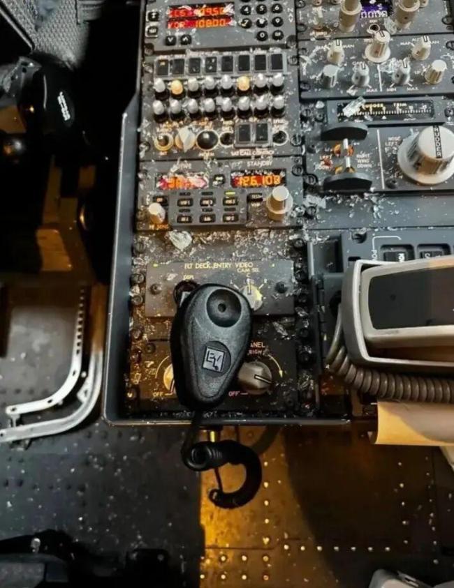 美一客机疑似被陨石砸中 引发航空圈热议