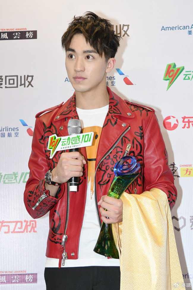 曾舜晞活动中送走汤唯牵走白鹿 新旧绅士风度的完美碰撞