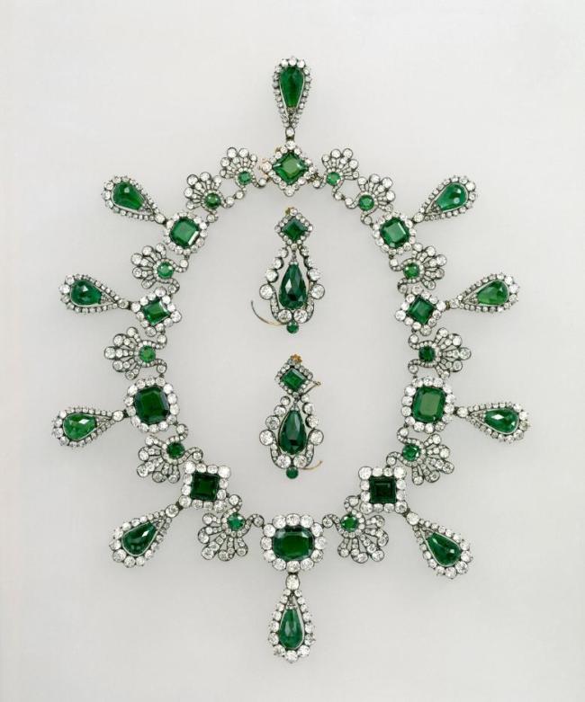 卢浮宫8件失窃藏品清单 珍贵珠宝被盗