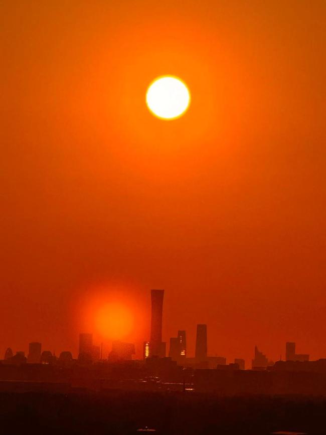 大風(fēng)過后，北京今晨迎來火紅日出 多角度捕捉美景