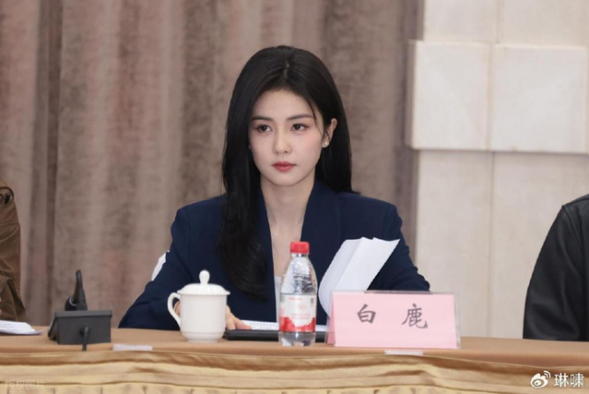 曾舜晞活动中送走汤唯牵走白鹿