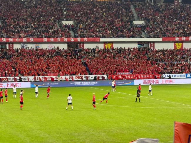 11月1日晚苏超总决赛，南通队将对阵泰州队争夺冠军