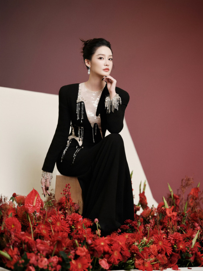 李沁2025VOGUE时尚盛典造型出图了！