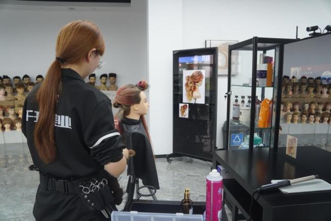 20岁技校女生靠剪发闯进国家队 千锤百炼铸就匠心