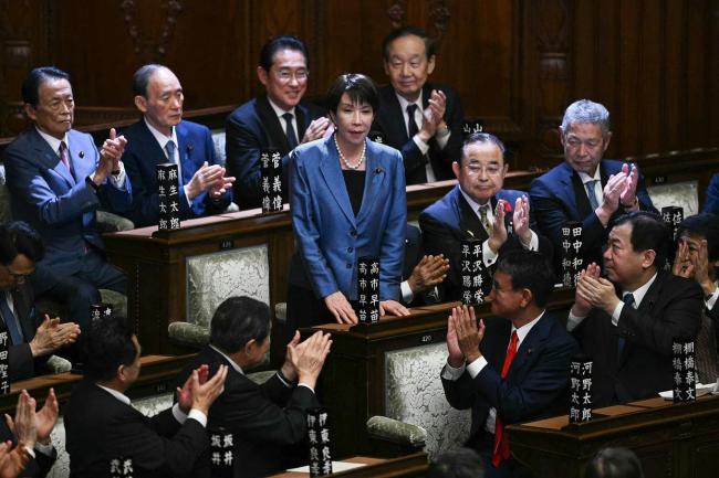 日本首位女首相的政策比男人还男人