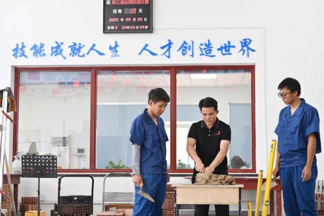 中国建成规模最大且高质量教育体系 人才“蓄水池”扩容