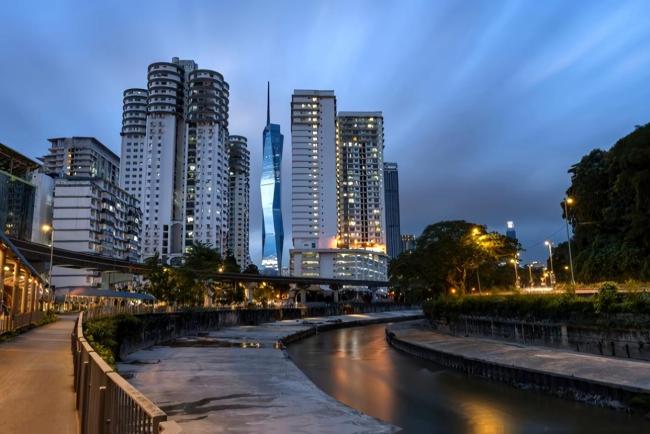 莫迪狂吹的印度航母有多奇葩 13年造出的“组装航母”