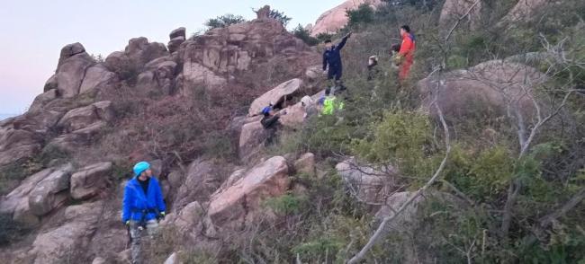 驴友看“网红攻略”走野路夜困大珠山 盲目探险需谨慎