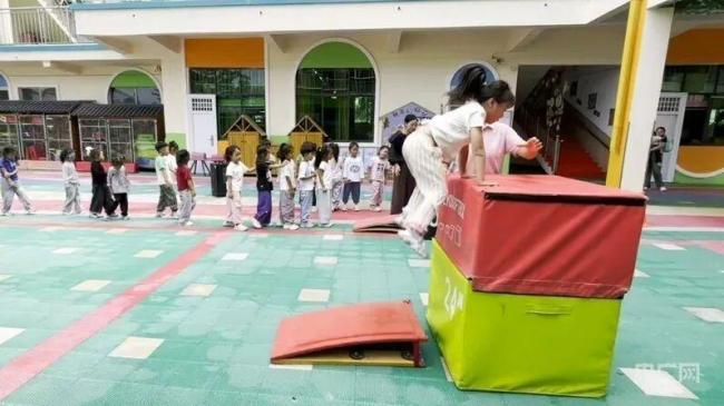 河南一幼儿园开展体能特色教育爆火 硬核课程引全国关注