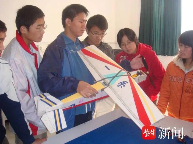 17年前，他高考落榜，如今登上了福布斯排行榜。