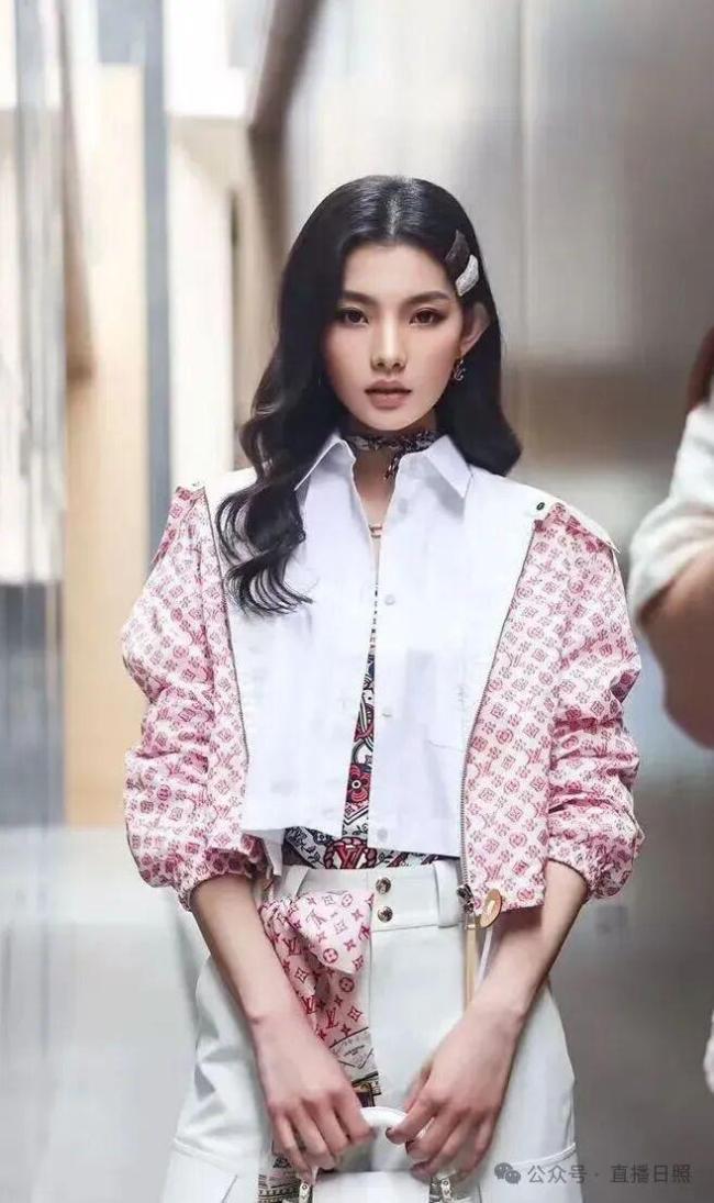 赵娜获得环球小姐中国总冠军 优雅智慧展风采