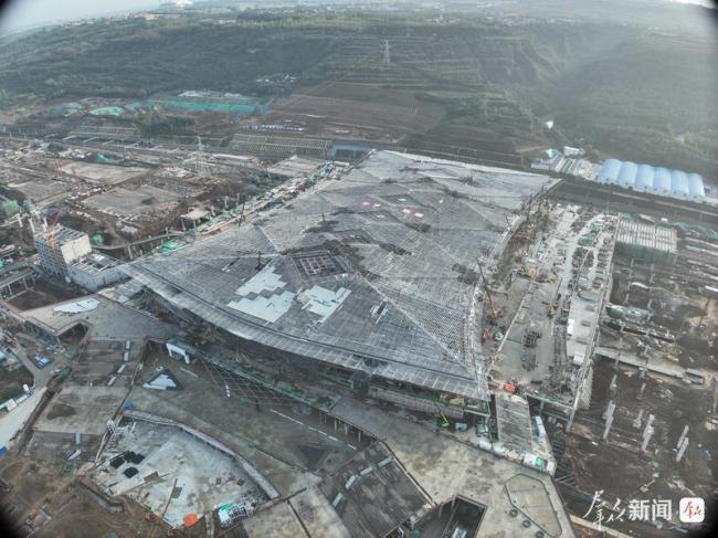 我国西部在建最大高铁站取得新进展