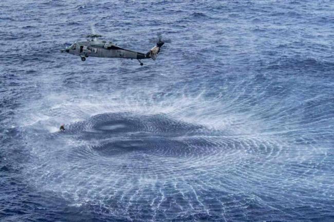 美军南海坠机是遭电磁攻击?想多了 网络热议背后的真相