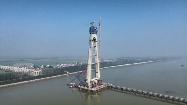 武荆宜高速汉江特大桥主塔得手封顶