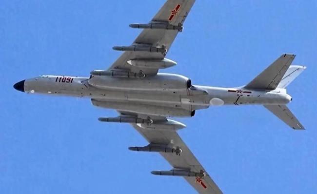 大批轰-6K贴近台岛 专家解读 实战能力显著提升